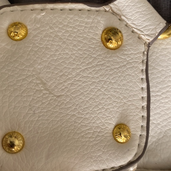 Gentle used Mahina Hobo by Louis Vuitton. - Picture 3 of 6